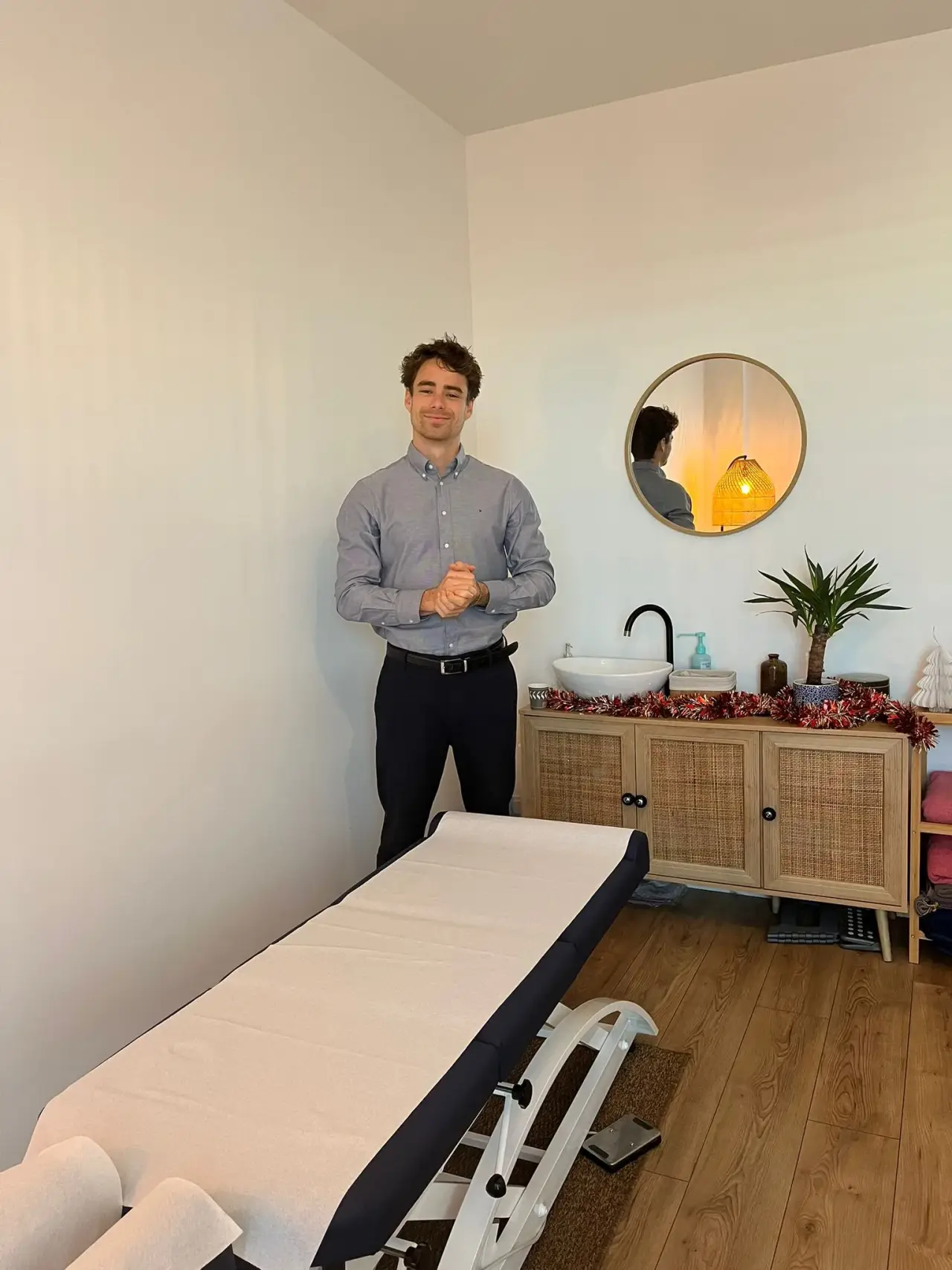 Thibaut Briaut dans son cabinet de chiropraxie à Perpignan Thibaut Briaut dans son cabinet de chiropraxie à Perpignan